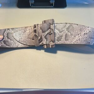 Wide Snakeskin-Print Fashion Belt in Gray Taupe